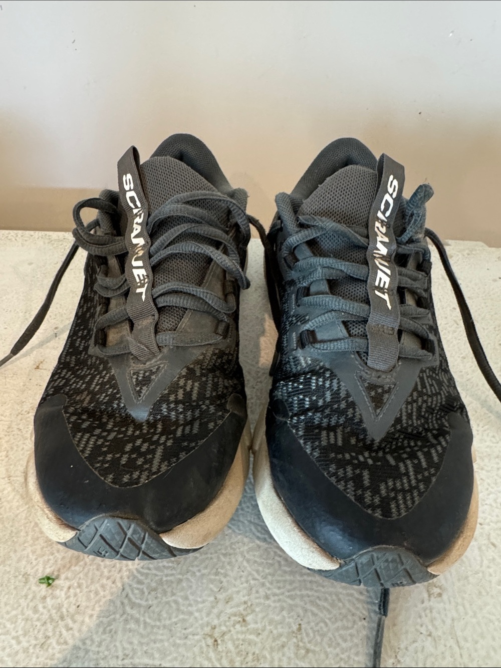 Boys under armour size 6 shoe